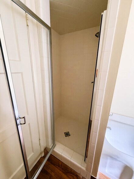 Building Photo - 226 N Marengo Ave