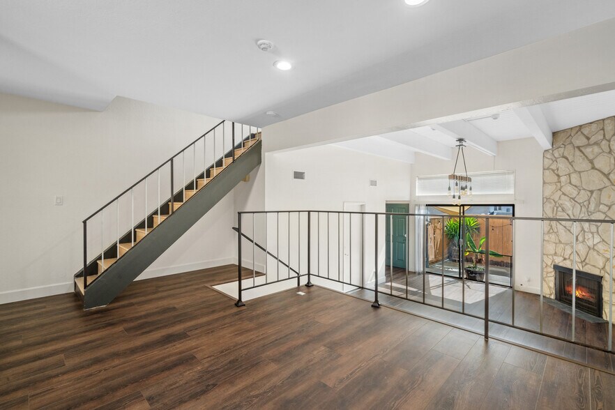 Building Photo - 2520 Ruhland Ave