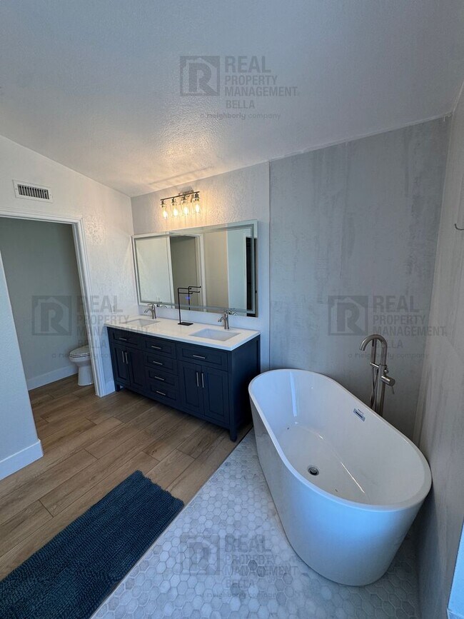 Building Photo - Resort-Style Living in Temecula – Pool Home with Designer Upgrades & 3-Car Garage