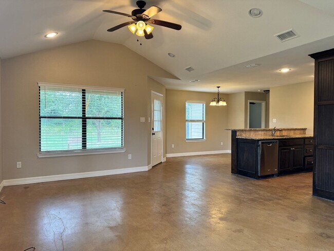 Building Photo - 15786 County Rd 472