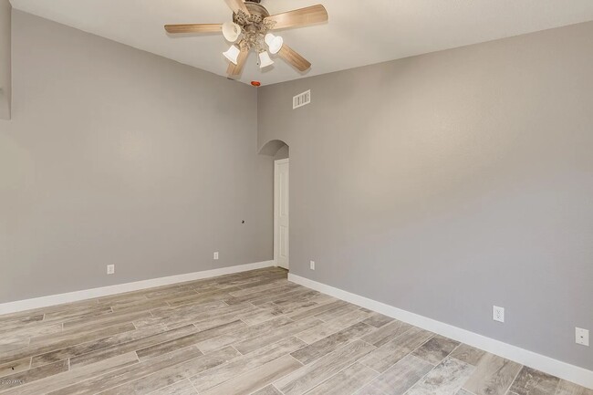 Building Photo - 4528 E Mossman Rd