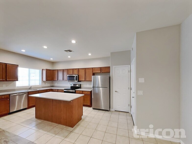Building Photo - 5010 W Fawn Dr