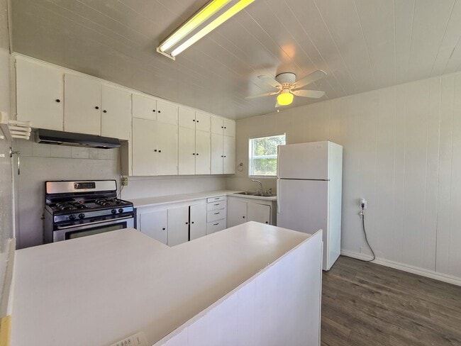 Building Photo - Cute 2 bedroom & 1 bath Home in Shawnee!
