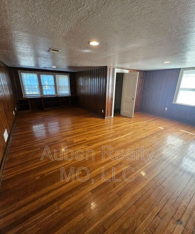 Building Photo - 5420 Rockhill Rd