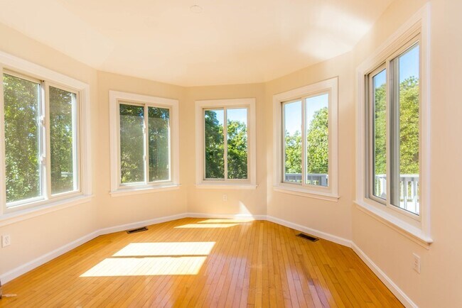 Building Photo - 24 Longshank Cir