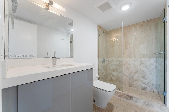Building Photo - 2843 S Bayshore Dr