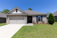 Building Photo - 3 Bedrooms / 2 Bathrooms in Silverhill!