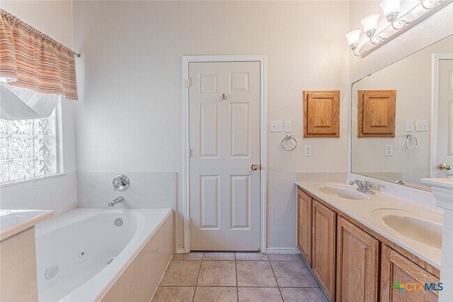 Building Photo - 514 Prospector Trl