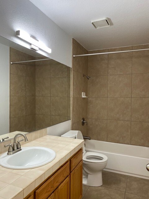 Building Photo - 1903 Woodlake Dr