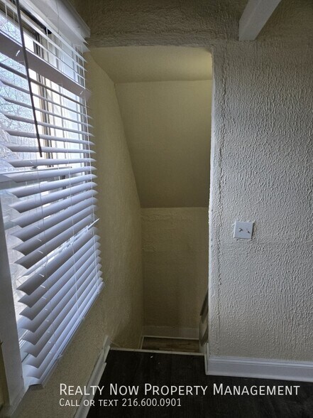 Building Photo - 2086 W 81st St