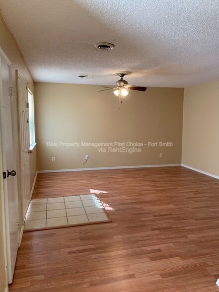 Building Photo - 3305 Grinnell Ave