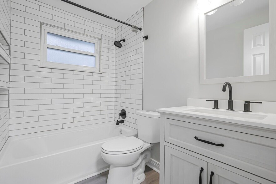 Building Photo - 1062 Oberlin Dr