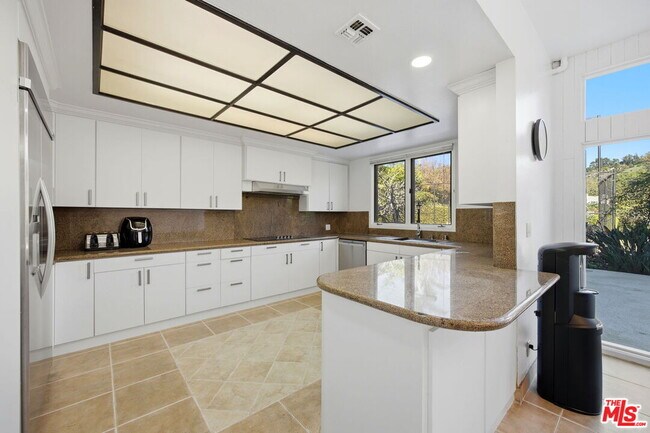 Building Photo - 2846 Royston Pl