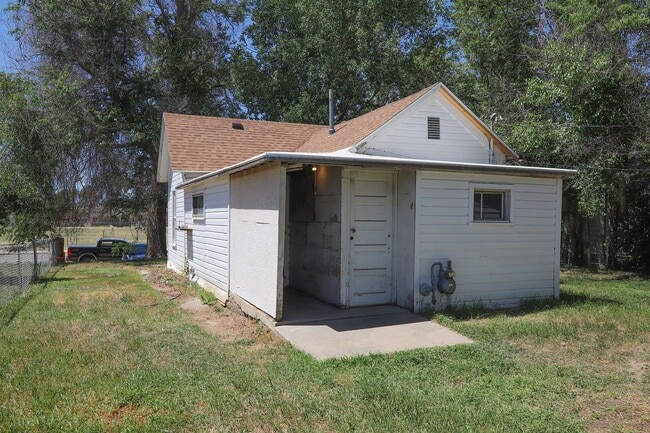 Building Photo - 2 Bed 1 Bath