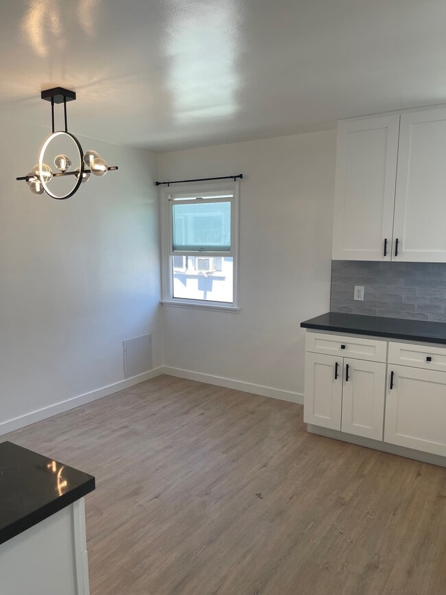 Building Photo - 5325 Whitsett Ave