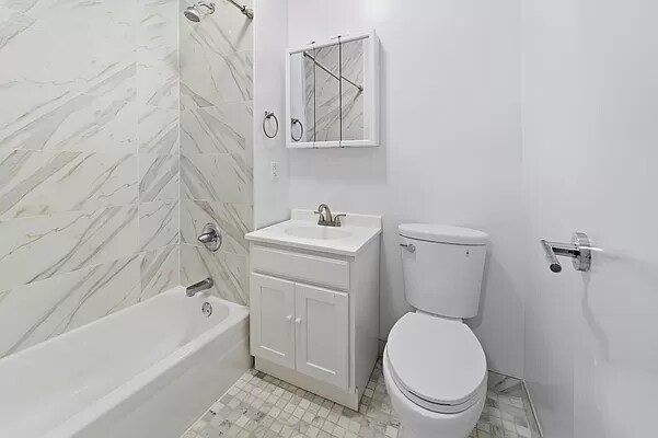 Building Photo - 32 E 38th St