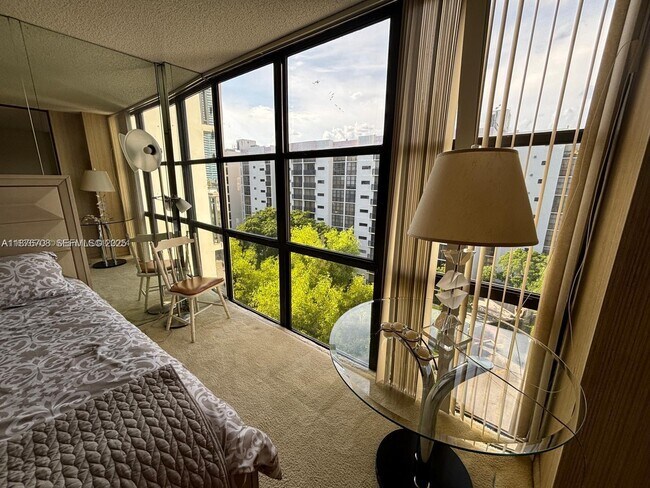 Building Photo - 17011 N Bay Rd