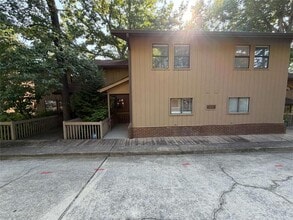 Building Photo - 1702 Pine Tree Dr