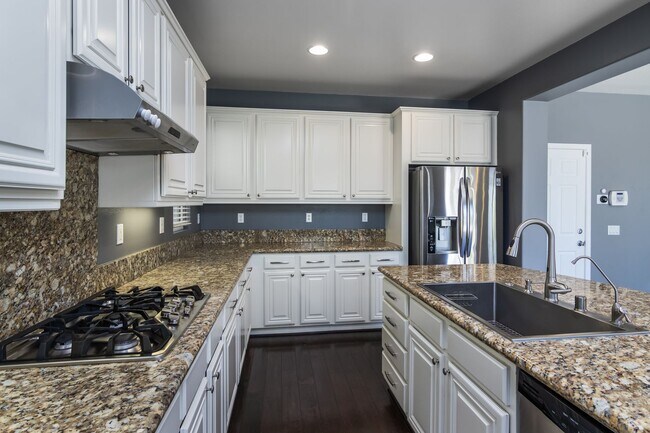 Building Photo - 28031 Alta Vista Ave