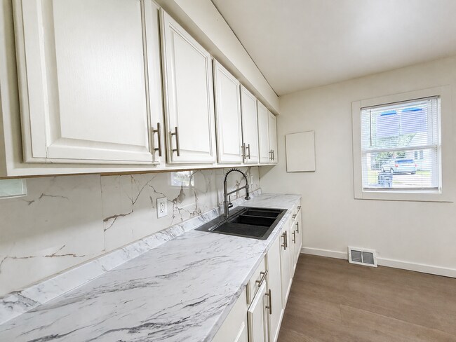 Building Photo - 34009 Caseville Ct