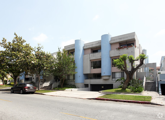 Primary Photo - 550 West Stocker Street Apartments