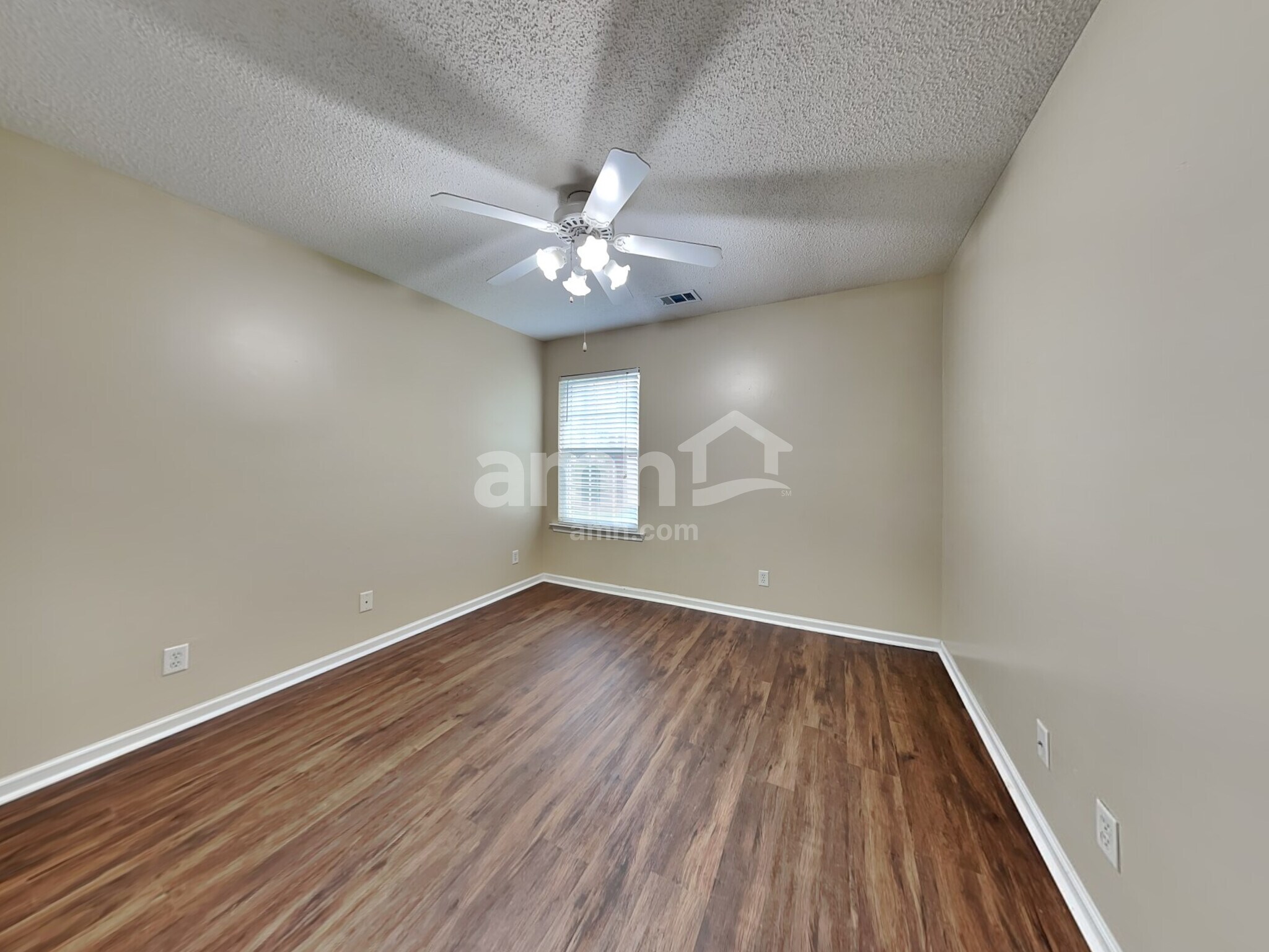 Building Photo - 420 Roberts Way