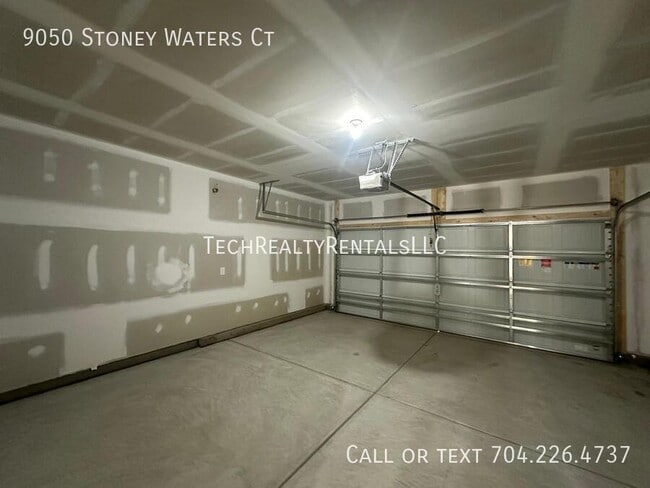 Building Photo - 9050 Stoney Waters Ct