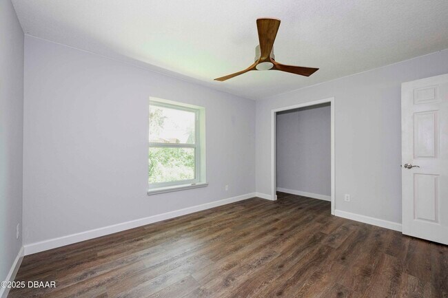 Building Photo - 6118 Del Rio Dr