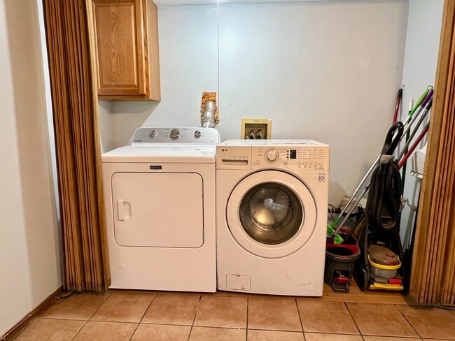 Building Photo - 2611 E Martha Pl