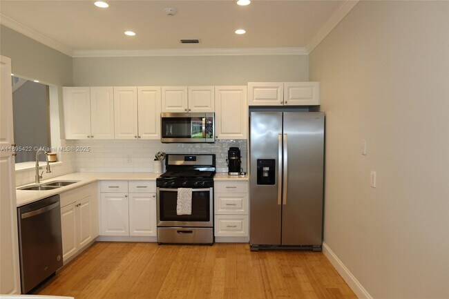 Building Photo - 8189 Sandpiper Way