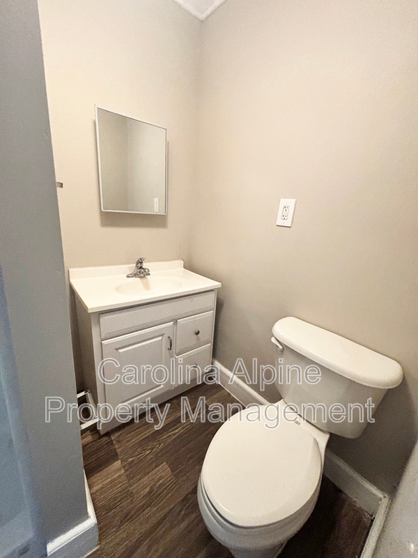 Building Photo - 1108 Toms St