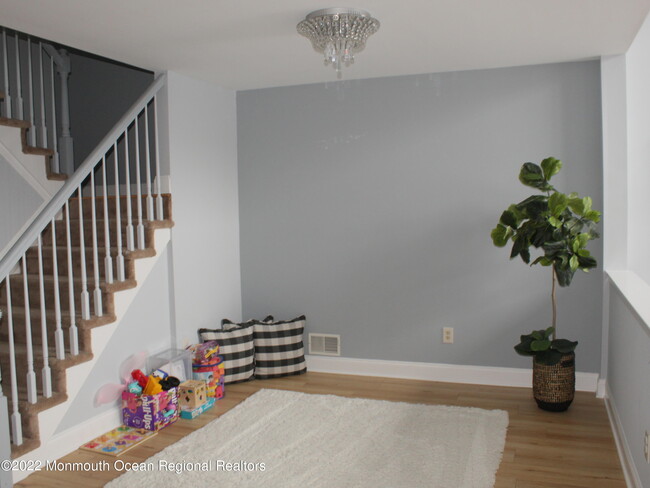 Building Photo - 5002 Trotters Way