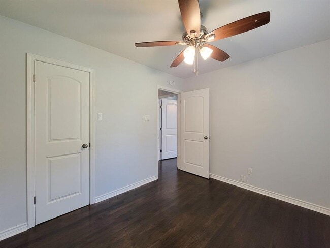 Building Photo - 1234 W 31st St