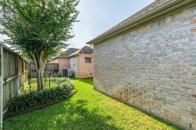 Building Photo - 19807 Excalibur Ct