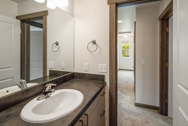 Building Photo - Gorgeous 3 Bedroom condos with double stal...