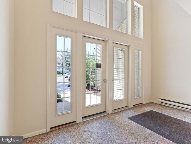 Building Photo - 303 Trinity Ct