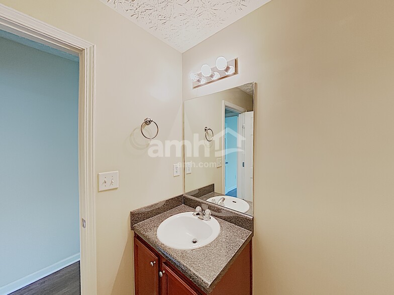 Building Photo - 221 Millstone Dr