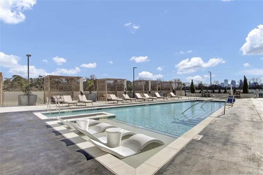 Building Photo - 2425 Peachtree Rd NE