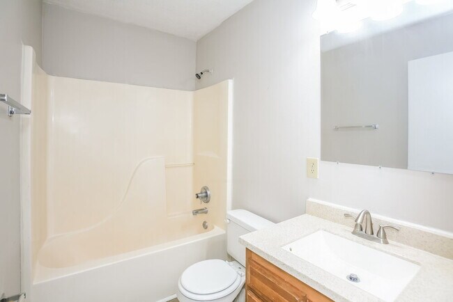 Building Photo - 17764 Cedarbrook Dr