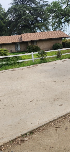 Building Photo - 9905 Ave 404