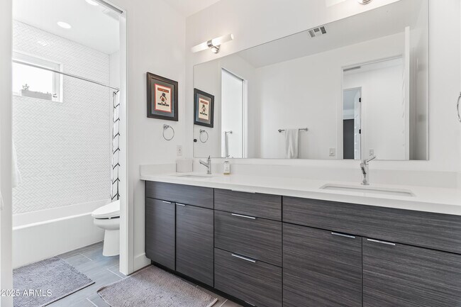 Building Photo - 3615 N Nicosia Cir