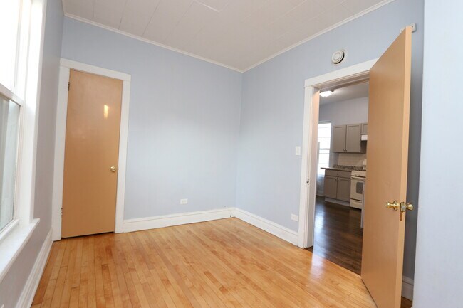 Building Photo - 2513 N Lowell Ave