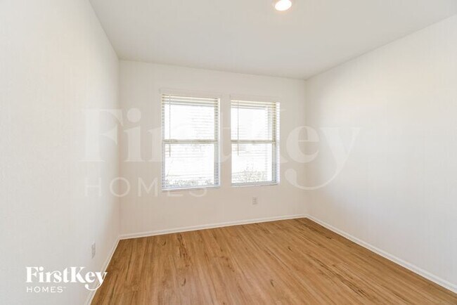 Building Photo - 508 Maple Bnd Ln