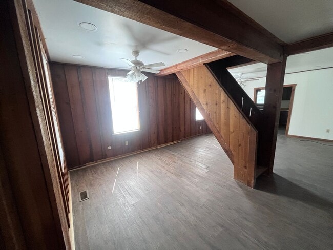 Building Photo - 3 Bedroom House!