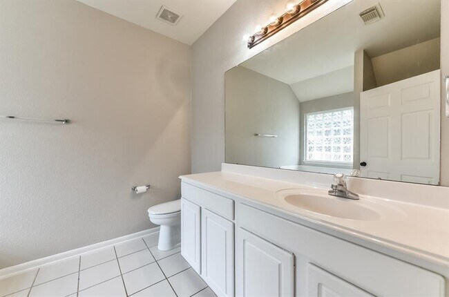 Building Photo - 15723 Chapel Lake Dr