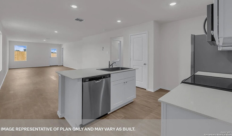 Building Photo - 158 Surrey Oaks