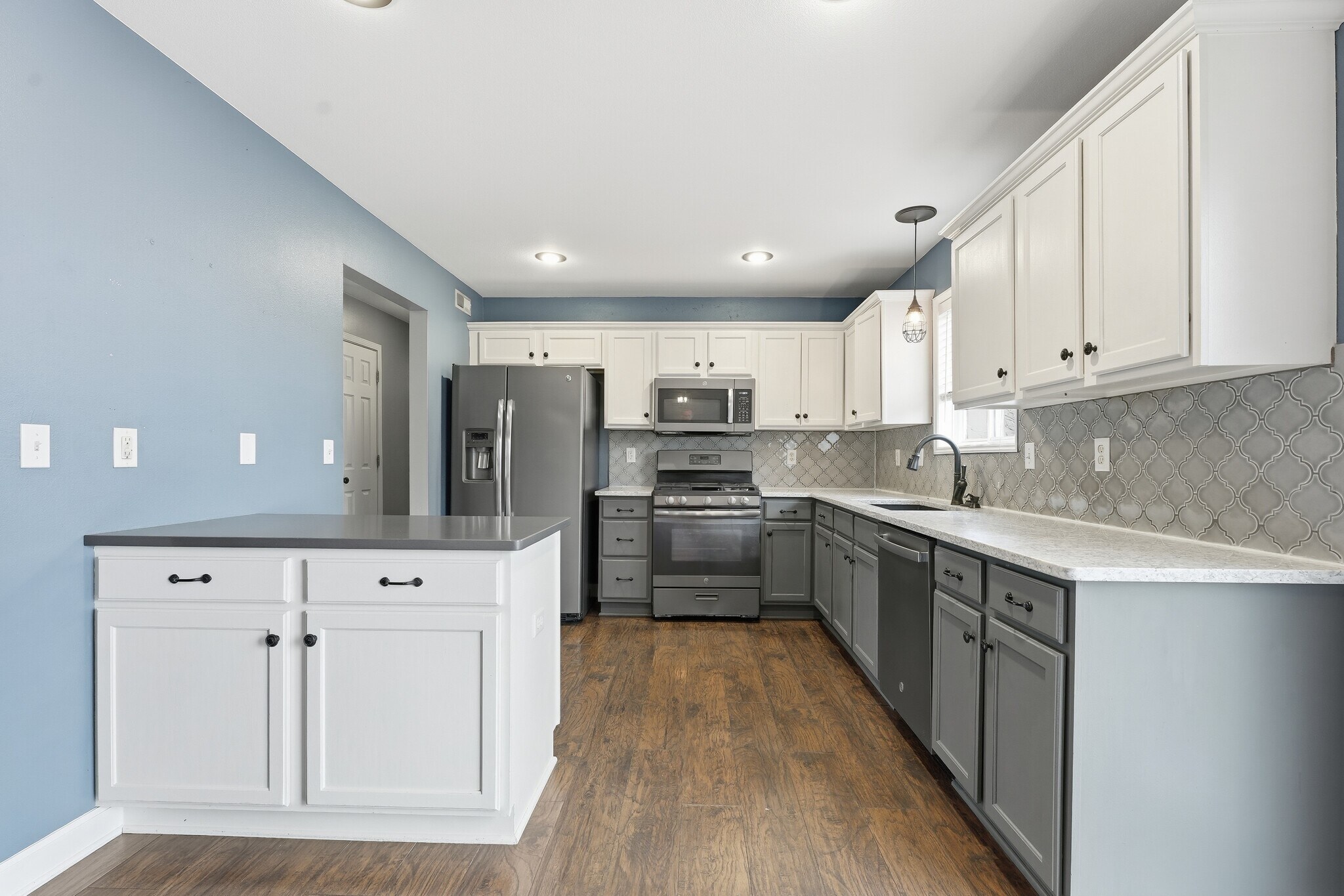 Building Photo - 11516 N Windsor Ave