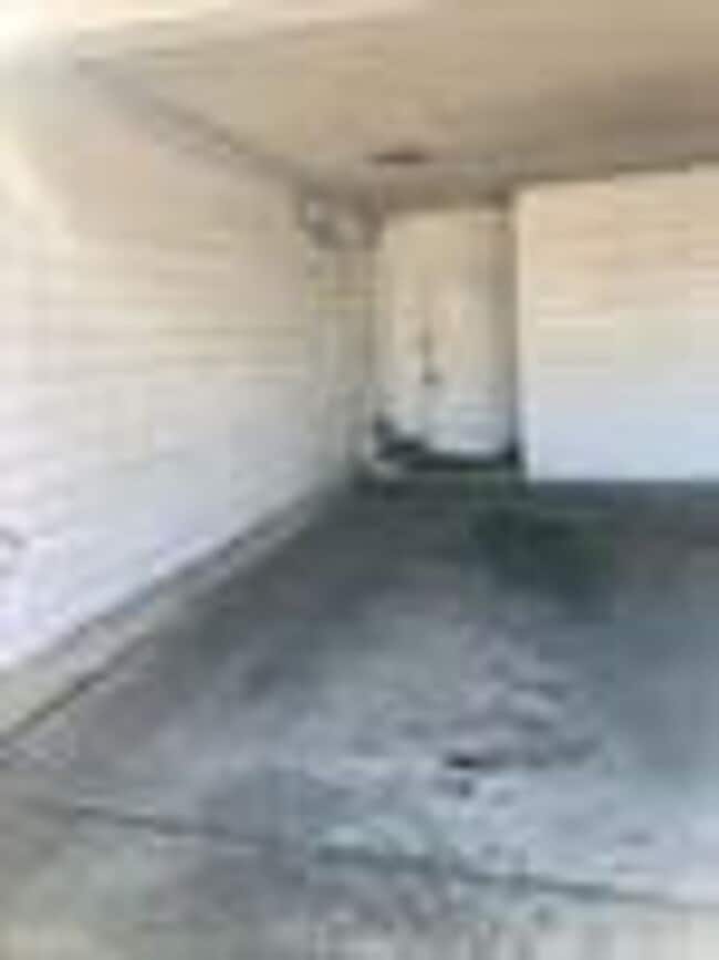 Building Photo - 2408 Lake Air Dr