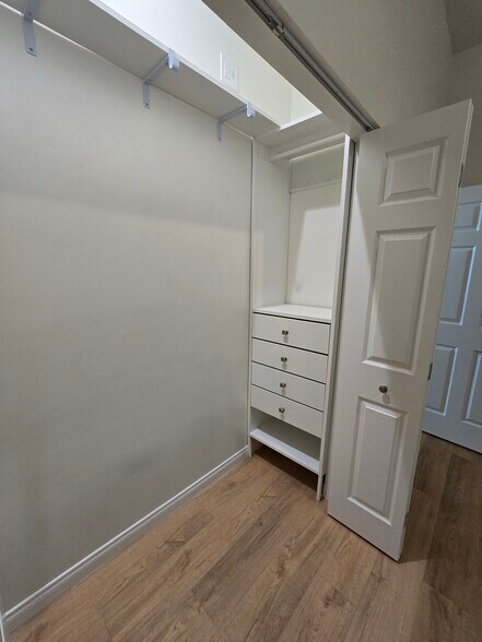 Building Photo - 4386 Marlborough Ave