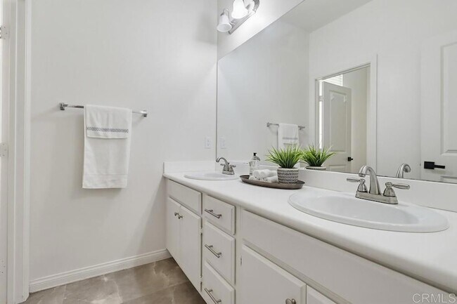 Building Photo - 1720 Santa Ivy Ave